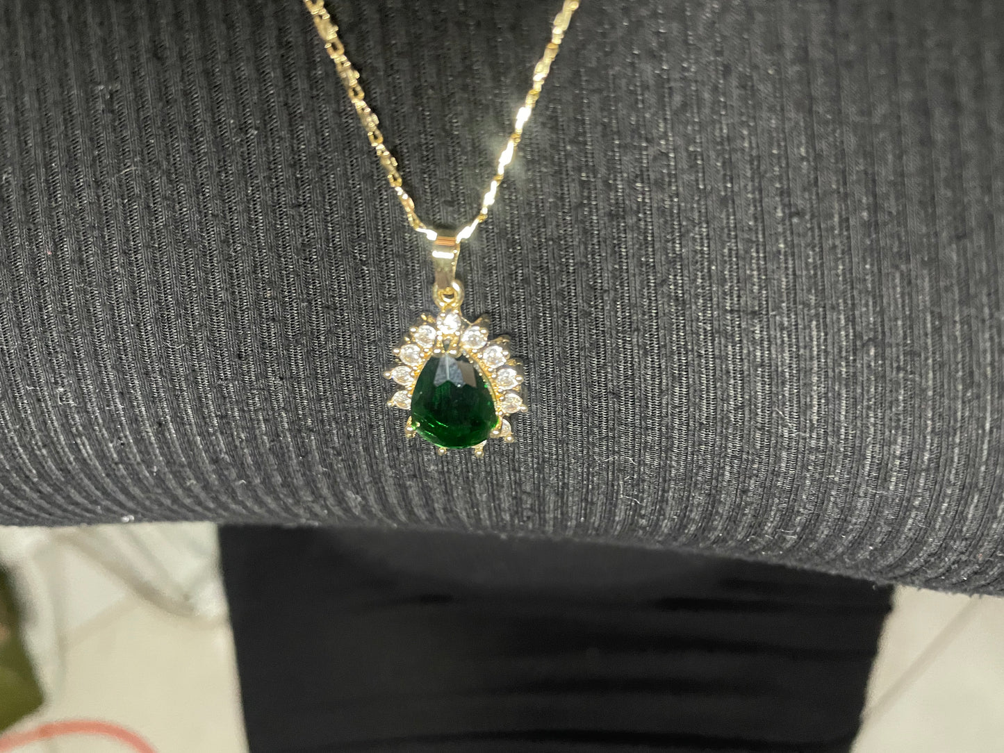Emerald green necklace set with earrings