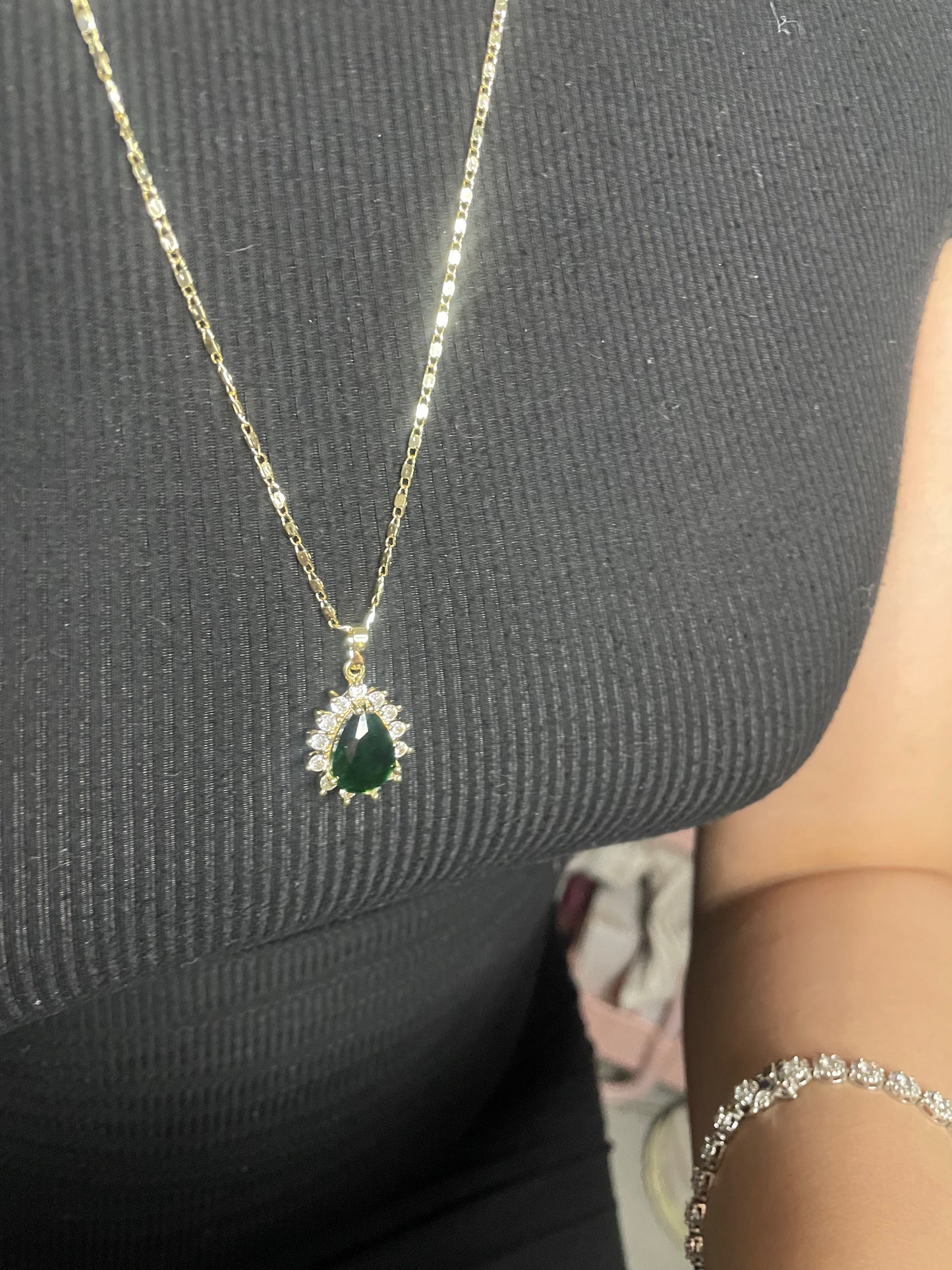 Emerald green necklace set with earrings